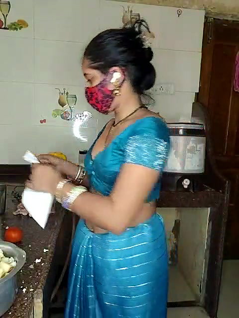 Desi Cute girl Pussy and Boob Show in Kitchen