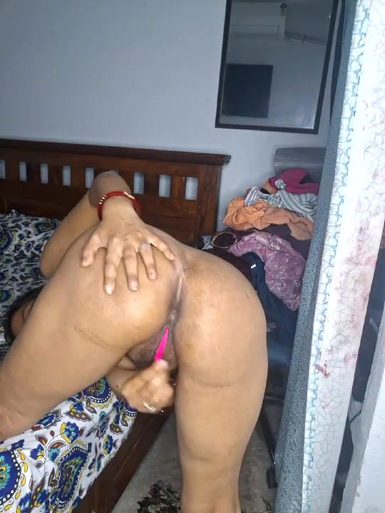 Bhabhi Pussy fingering in bedroom