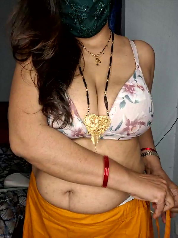 Desi MILF Intense Pussy Fingering and cumming