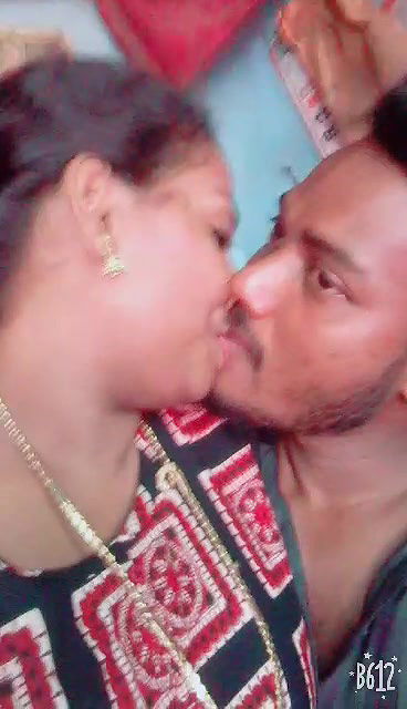 Dever Bhabhi Kissing