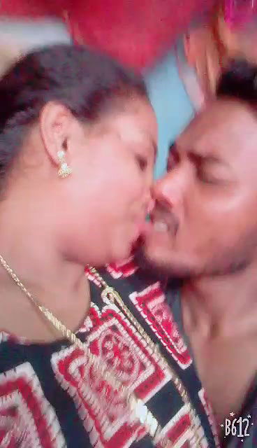 Dever Bhabhi Kissing