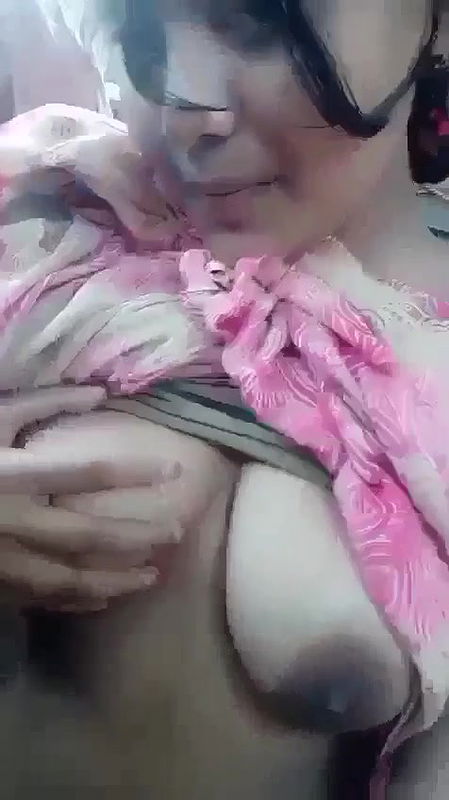 Sexy Girlfriend Showing Big Boobs