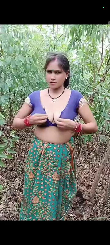 Village Bhabhi Outdoor Fucking With Lover