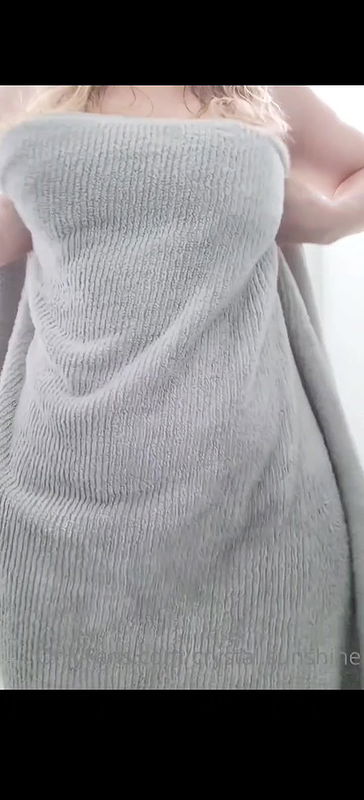 Crystal Sunshine towel drops Onlyfans video
