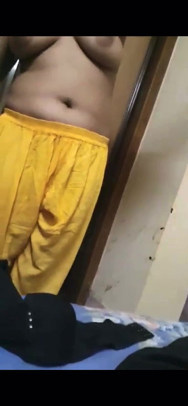 Sexy Girlfriend Nude Captured By Lover