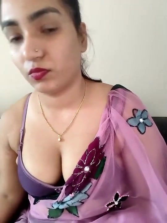 Beautiful Bhabhi Boobs show and Hairy armpit