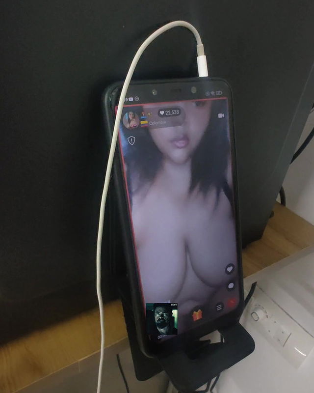 Malu girl CHUBBY soft BB showing in Who app