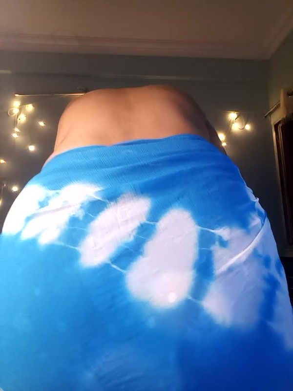 Desi Wife in Saree without blouse shows boobs