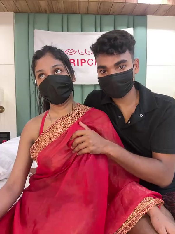 BF removing GF Saree and Boobs and Pussy Show