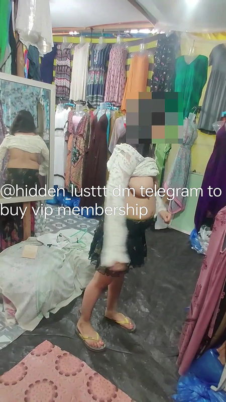 desi hot indian girl changing cloth at mall