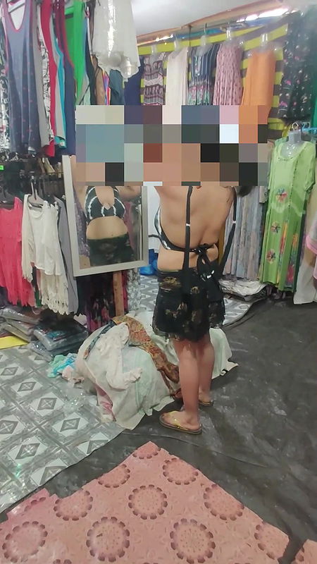 desi hot indian girl changing cloth at mall