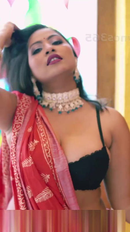 Anjali Gaud Red Saree Strip