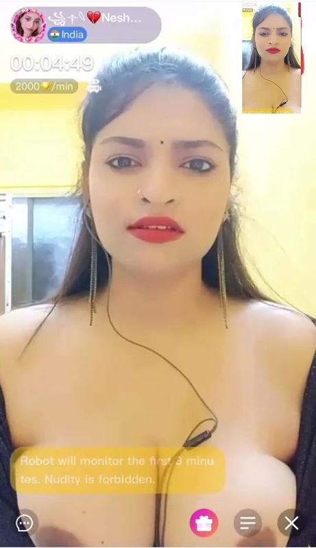 Delhi Girl sexy show Chamet