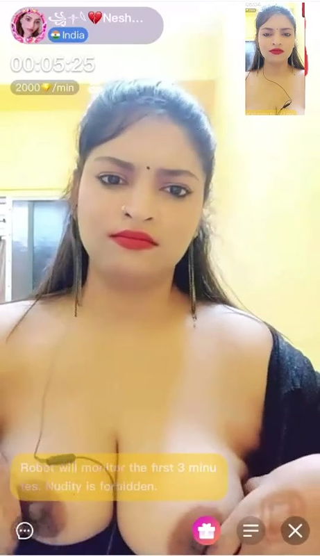 Delhi Girl sexy show Chamet
