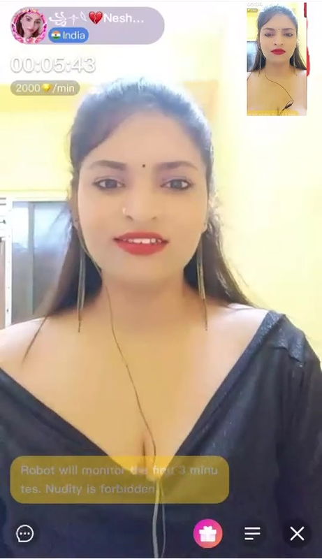 Delhi Girl sexy show Chamet