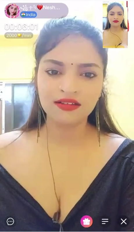 Delhi Girl sexy show Chamet