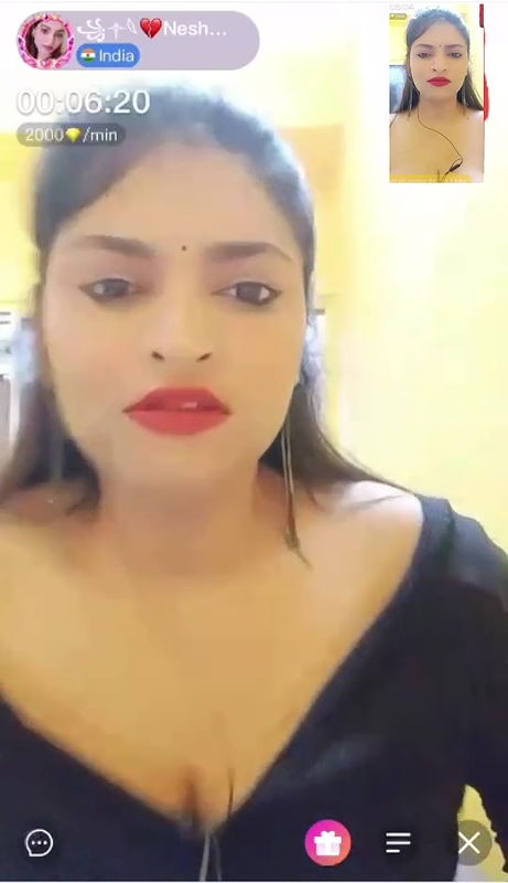 Delhi Girl sexy show Chamet