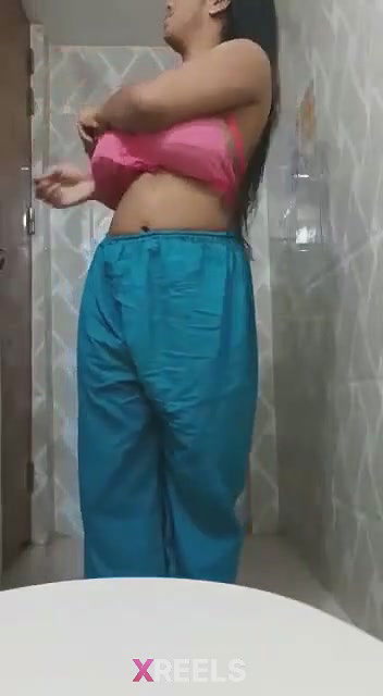 ChubbyGirlShowingherBigBoobsoncamera