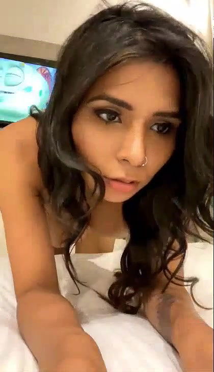 Annie Sharma Hot Desi