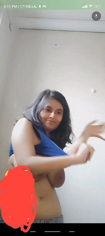 Cute girl fing her hry pussy