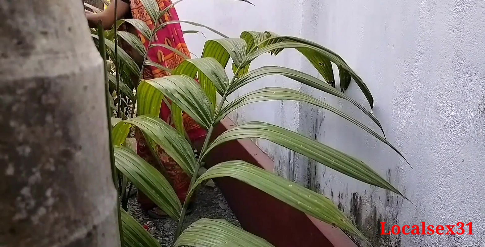House Garden Clining Time Sex A Bengali Wife With Saree in Outdoor