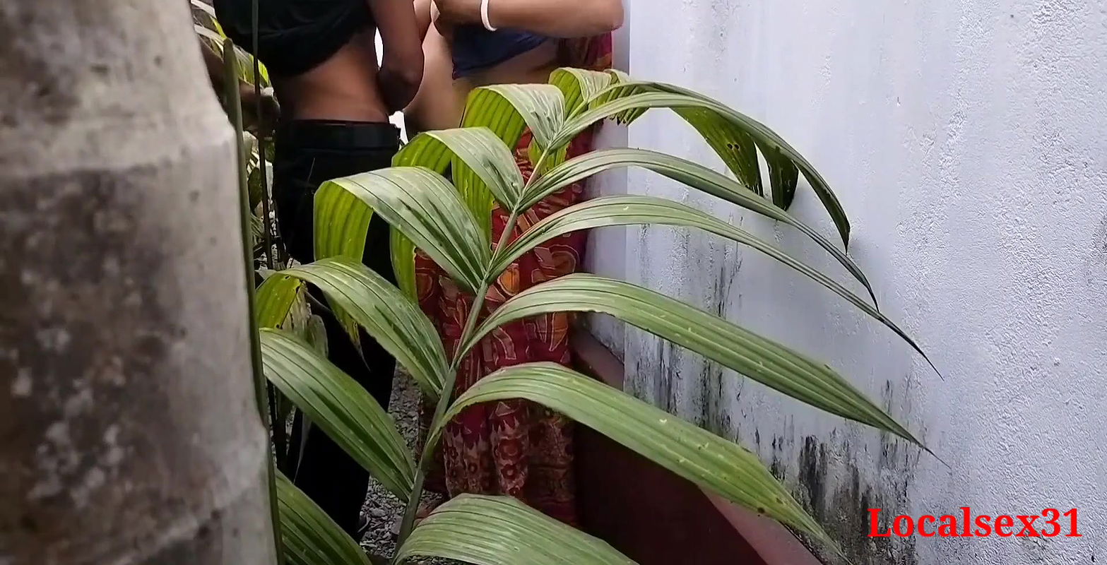House Garden Clining Time Sex A Bengali Wife With Saree in Outdoor
