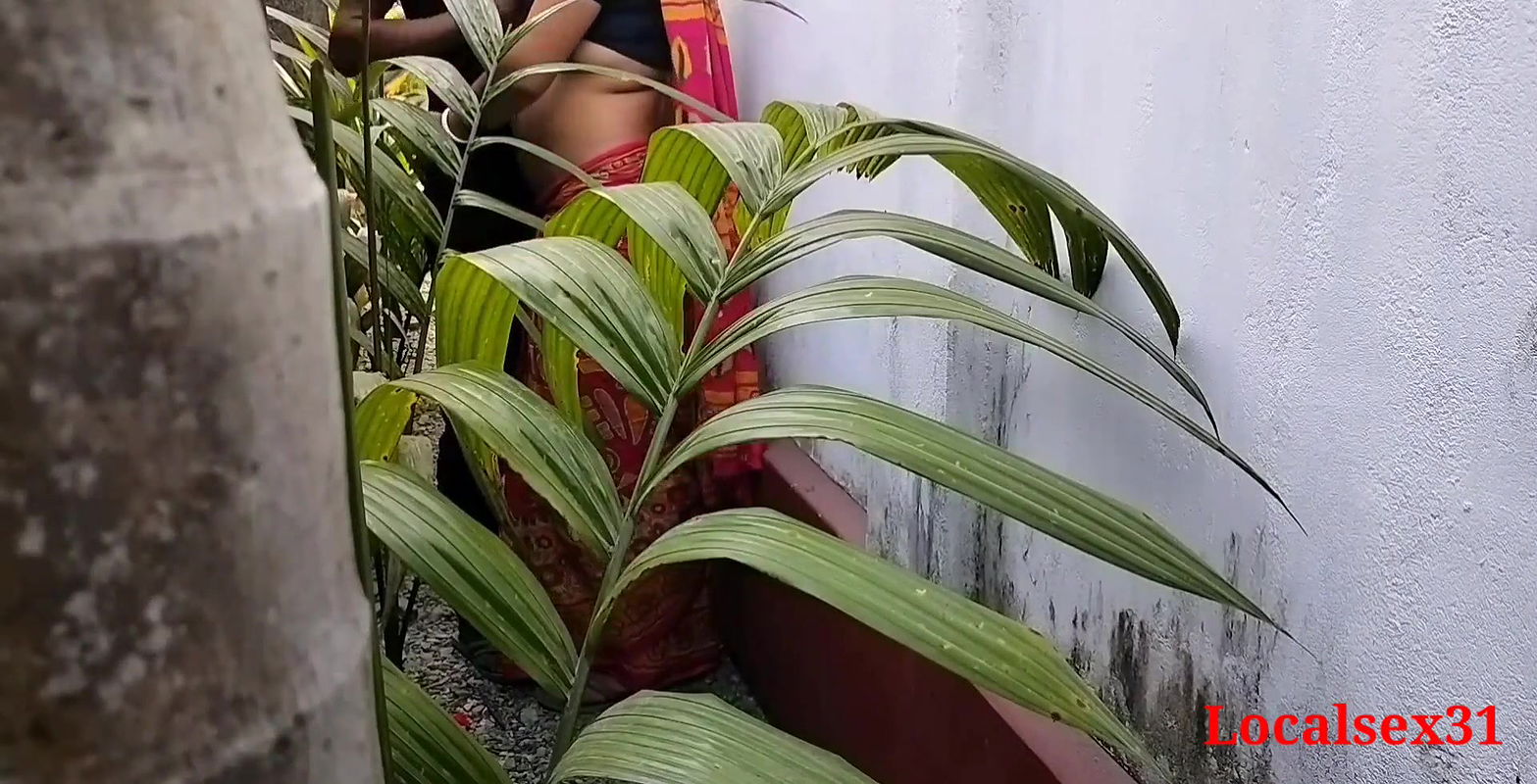 House Garden Clining Time Sex A Bengali Wife With Saree in Outdoor