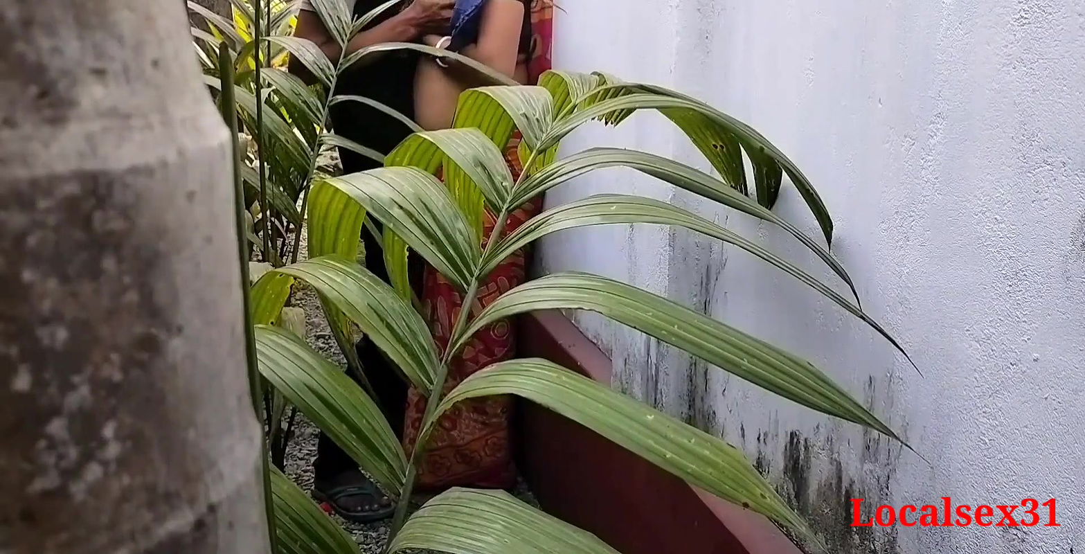 House Garden Clining Time Sex A Bengali Wife With Saree in Outdoor