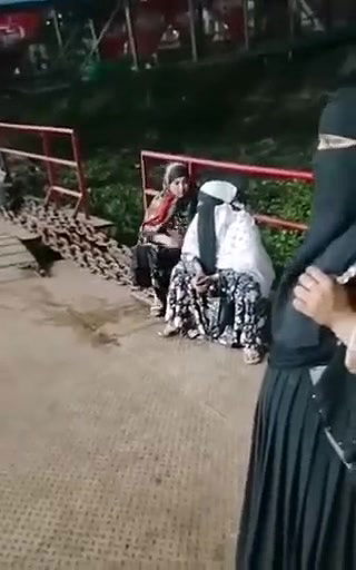 ঢাকা সদরঘাট ছেরিরা বইসা রইছে এরা মাগির দালাল এক শর্ট ৫০০ টাকা