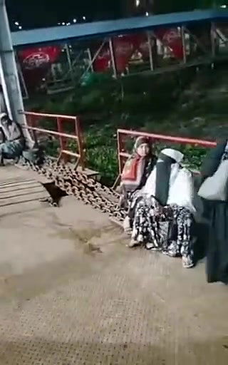 ঢাকা সদরঘাট ছেরিরা বইসা রইছে এরা মাগির দালাল এক শর্ট ৫০০ টাকা