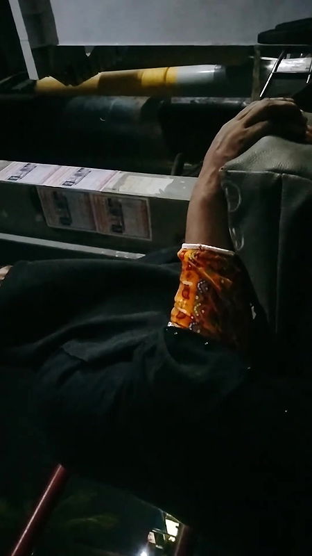 এরা পেটের দায় লঞ্চের ভিতর সেক্স লঞ্চের ভিতরে এক শর ৩০০ টাকা