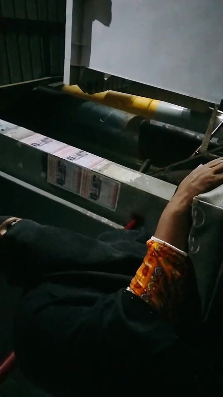 এরা পেটের দায় লঞ্চের ভিতর সেক্স লঞ্চের ভিতরে এক শর ৩০০ টাকা