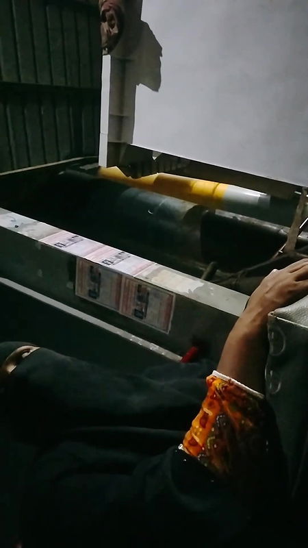 এরা পেটের দায় লঞ্চের ভিতর সেক্স লঞ্চের ভিতরে এক শর ৩০০ টাকা