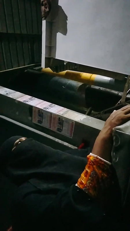 এরা পেটের দায় লঞ্চের ভিতর সেক্স লঞ্চের ভিতরে এক শর ৩০০ টাকা