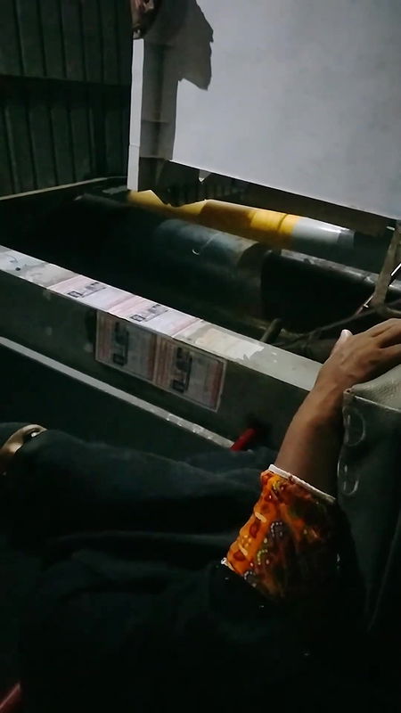 এরা পেটের দায় লঞ্চের ভিতর সেক্স লঞ্চের ভিতরে এক শর ৩০০ টাকা