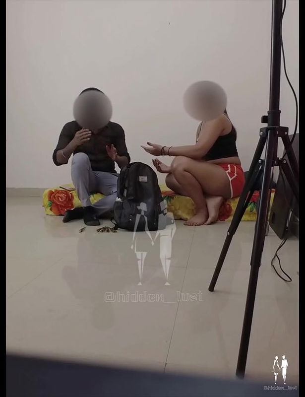 Desi sexy bhabi fun in public place 1