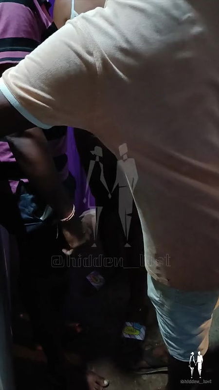 Desi sexy bhabi fun in public place 2