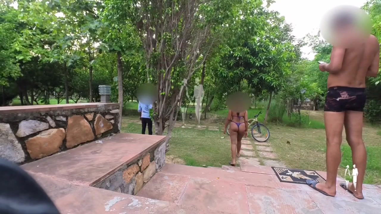 Desi sexy bhabi fun in public place 5