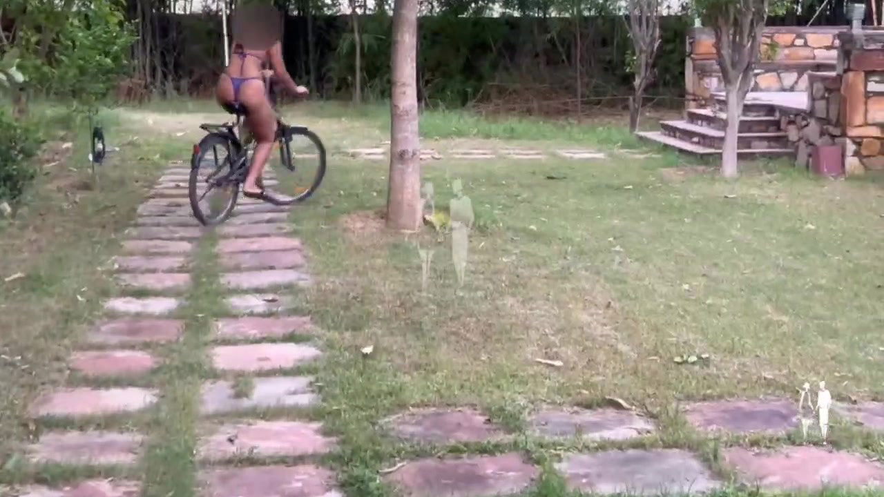 Desi sexy bhabi fun in public place 5