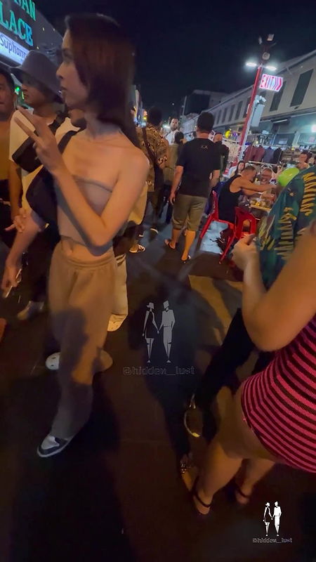 Desi sexy bhabi fun in public place 9