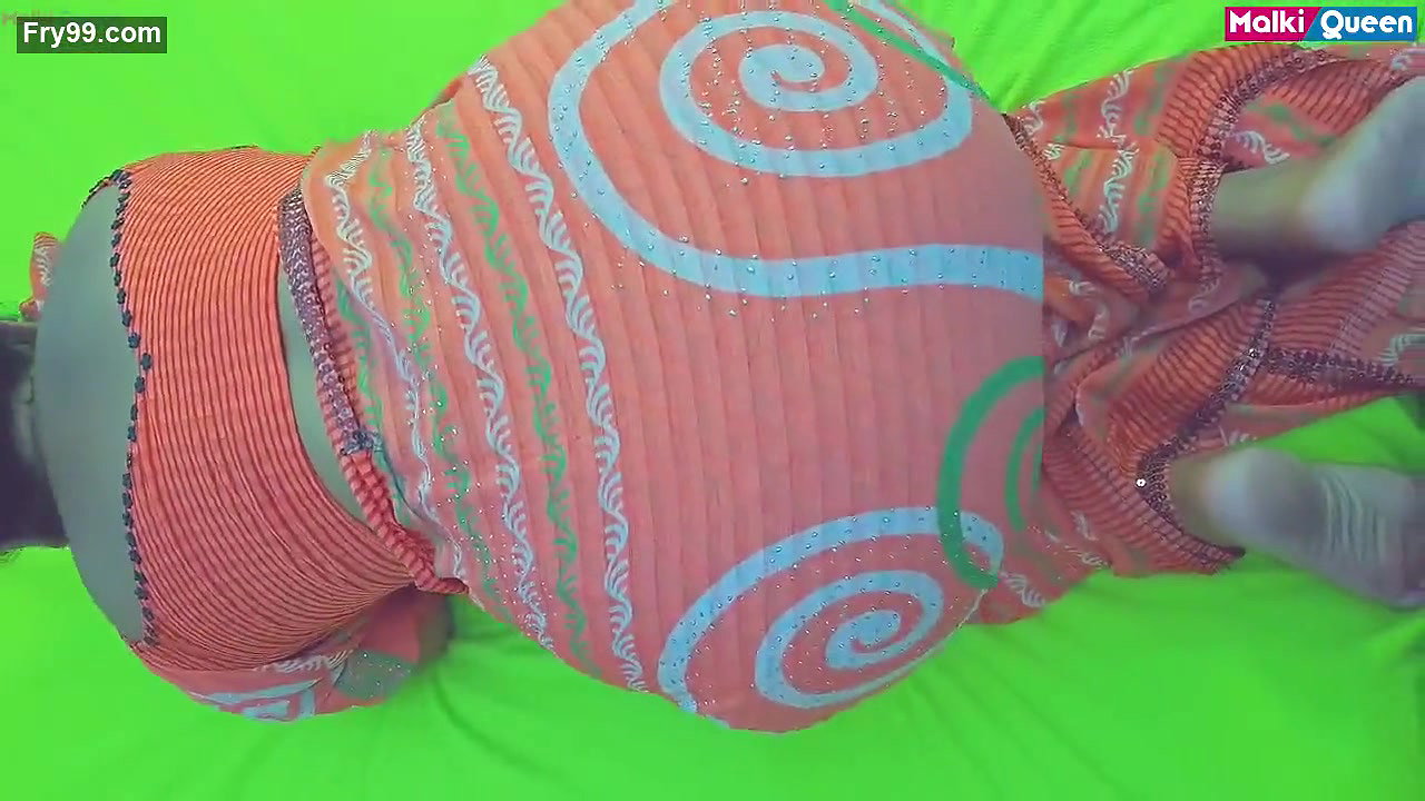 Desi village bhabi open her sare and fucking