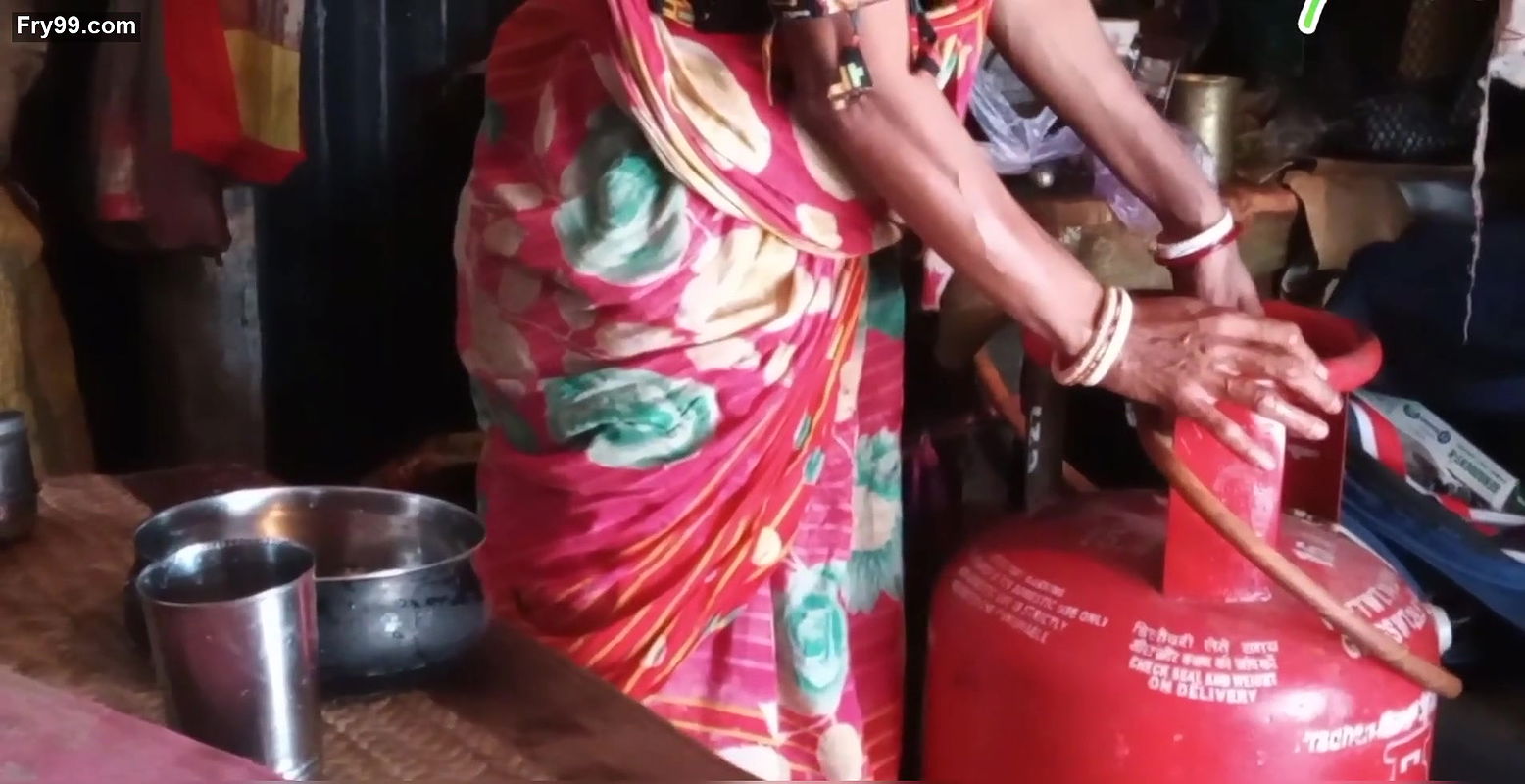 Only doggy style mein aunty ko chudai Kiya dopahar ko aunty ke ghar mein