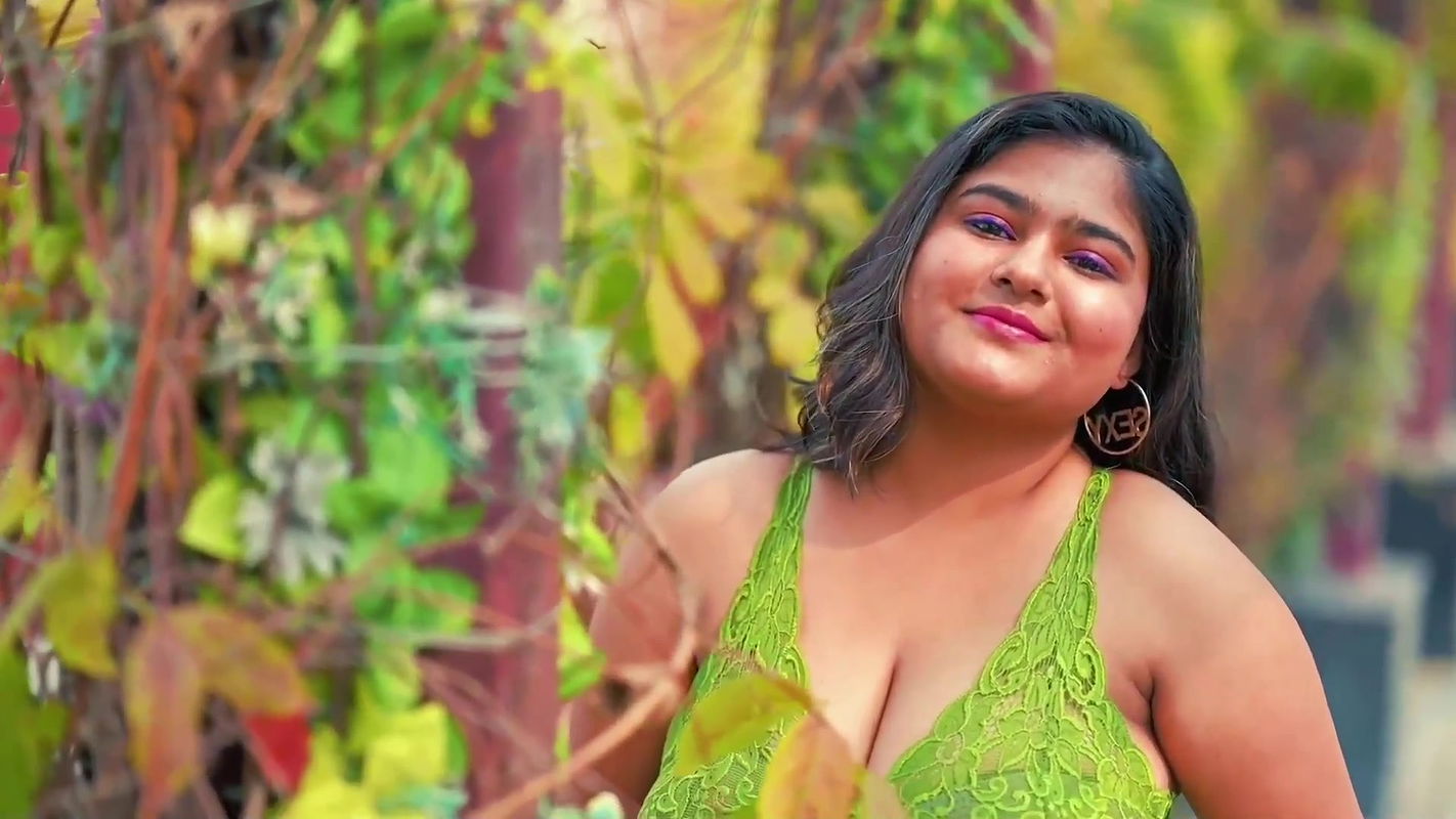 Megha Das Ghosh Flaunting Sexy Armpits & Navel in Green Bra & Shorts
