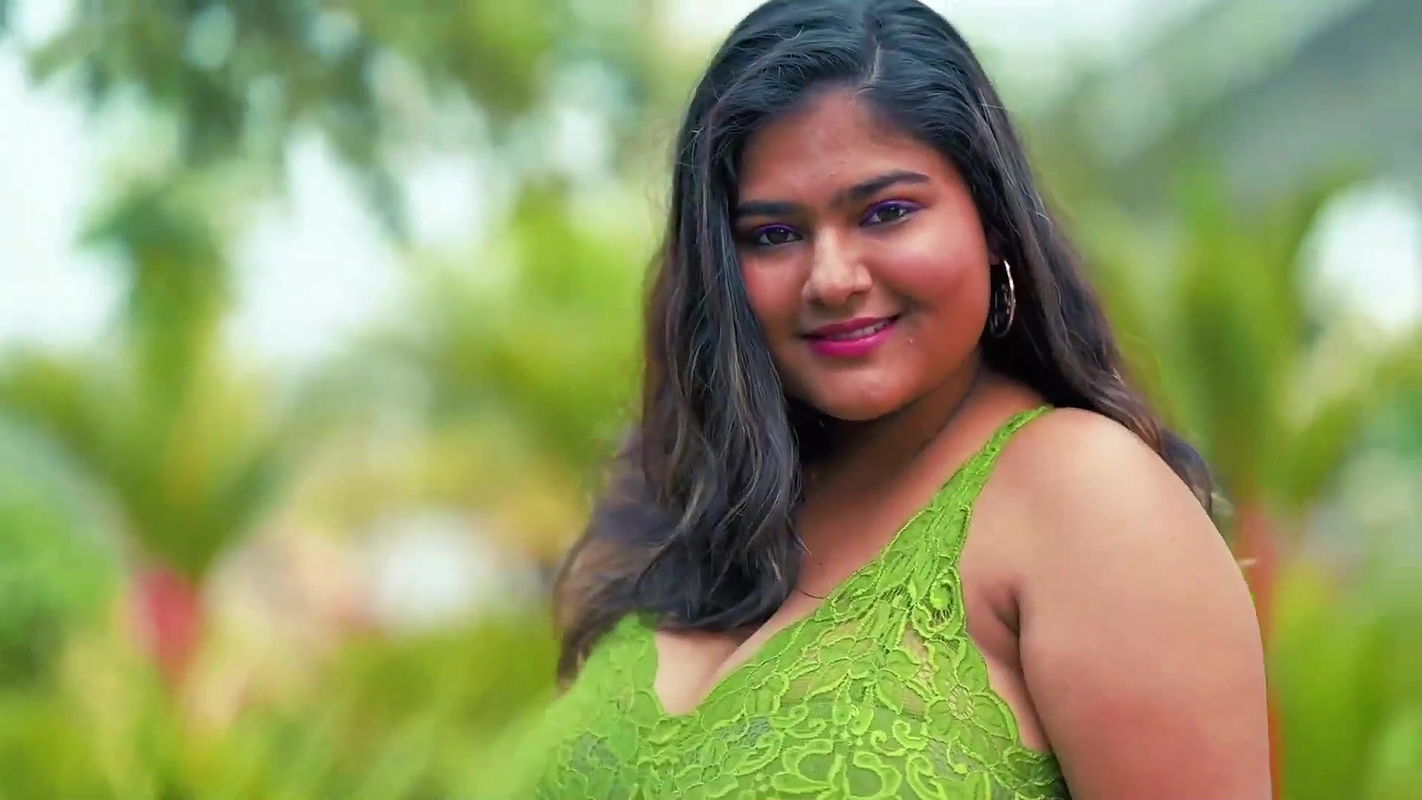 Megha Das Ghosh Flaunting Sexy Armpits & Navel in Green Bra & Shorts