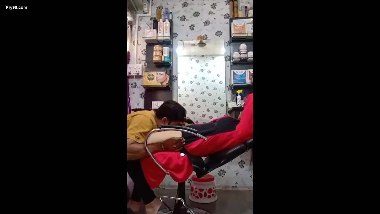 Desi Bhabhi Pussy Licked MMS