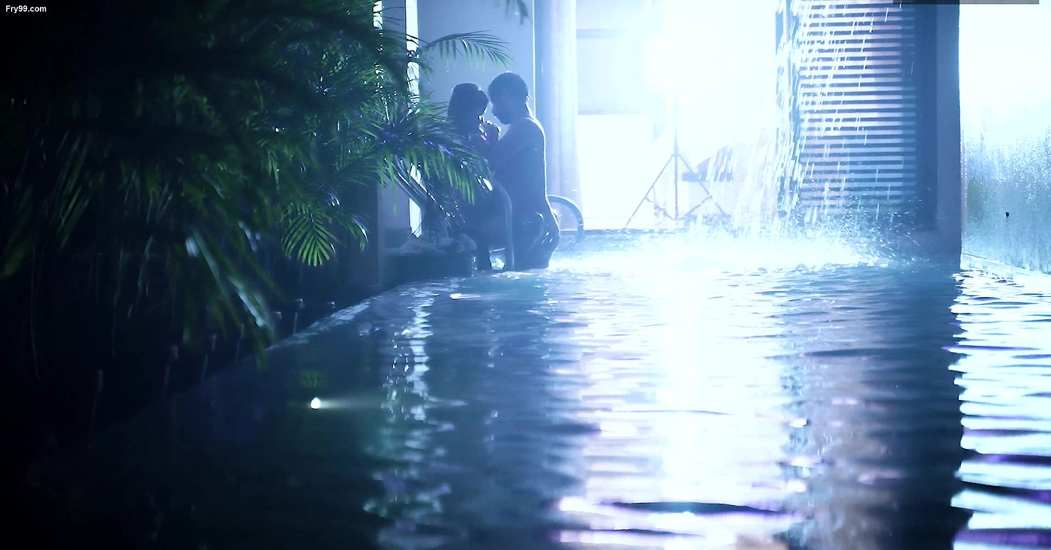 Nai naweli Dulhan Sudipa ko pool me chodne ka maja diya dewar ji ne ( Hindi Audio )