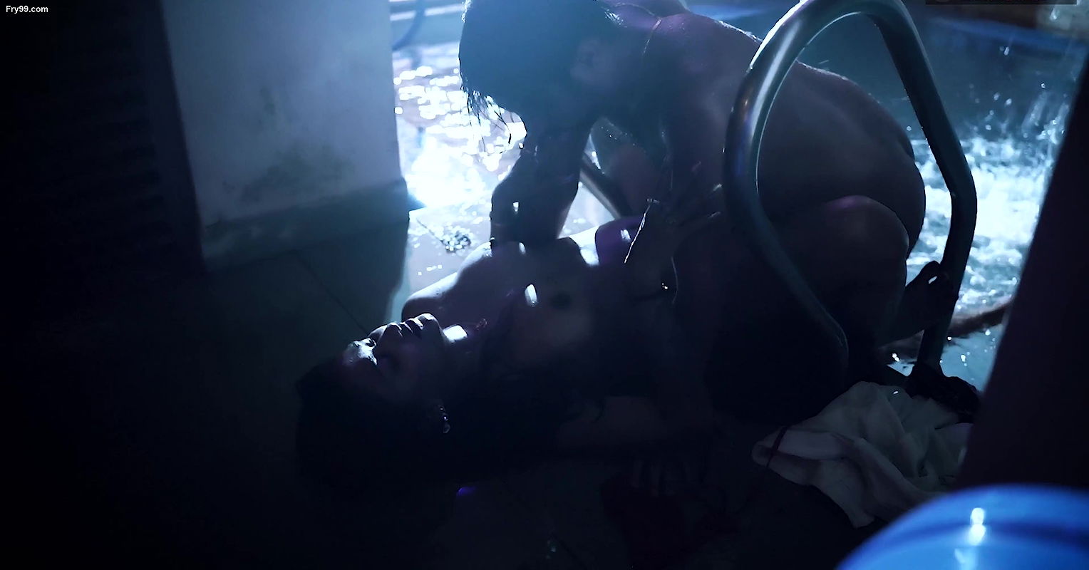 Nai naweli Dulhan Sudipa ko pool me chodne ka maja diya dewar ji ne ( Hindi Audio )