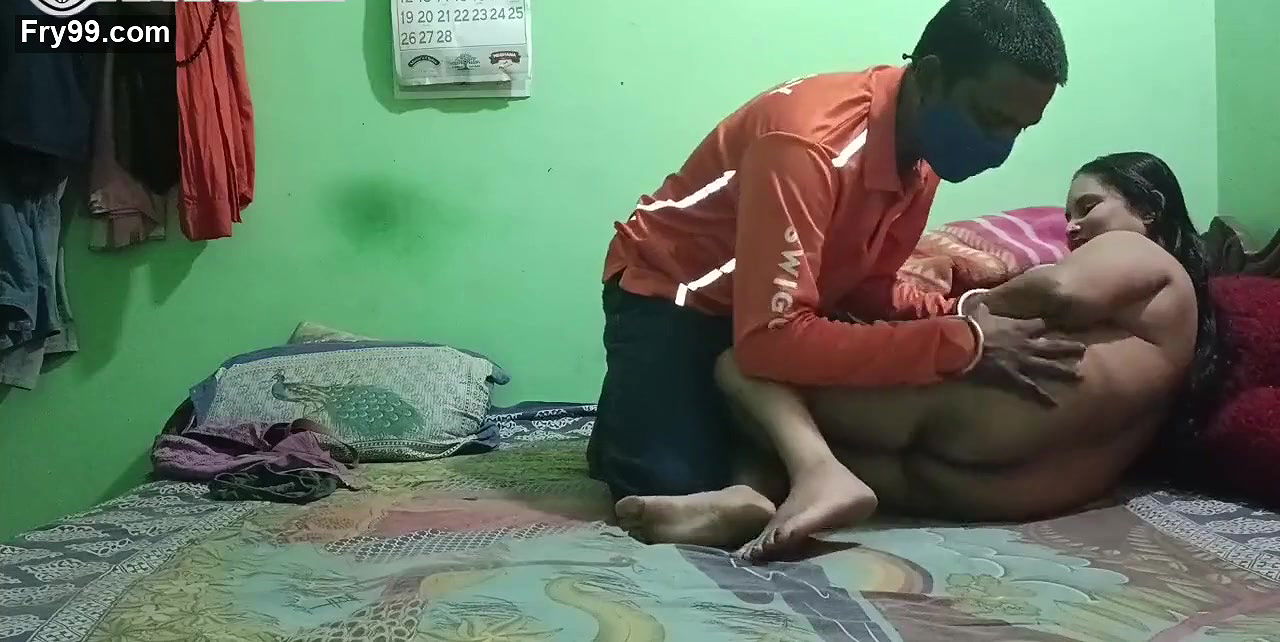 Swiggy Delevery Boy fuck Salu Bhabhi