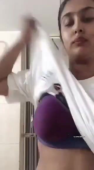 Hot Model showing Boobs and Pussy