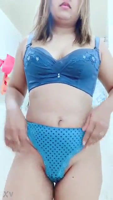 Hot Girl Showing in Bathroom